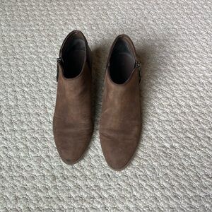 Simply Vera Vera Wang Brown Ankle Boots